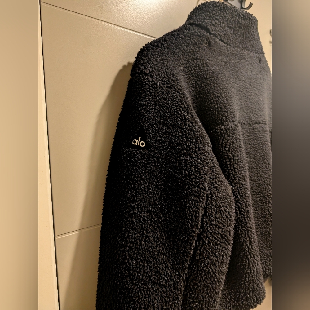 ALO Yoga Black Sherpa  Jacket - Picture 10 of 11